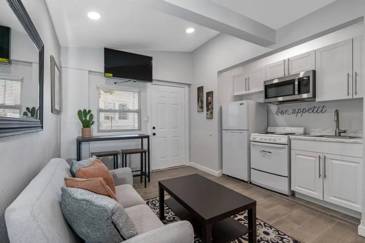 Apartment South Tampa Central Location Efficiency Suite United States