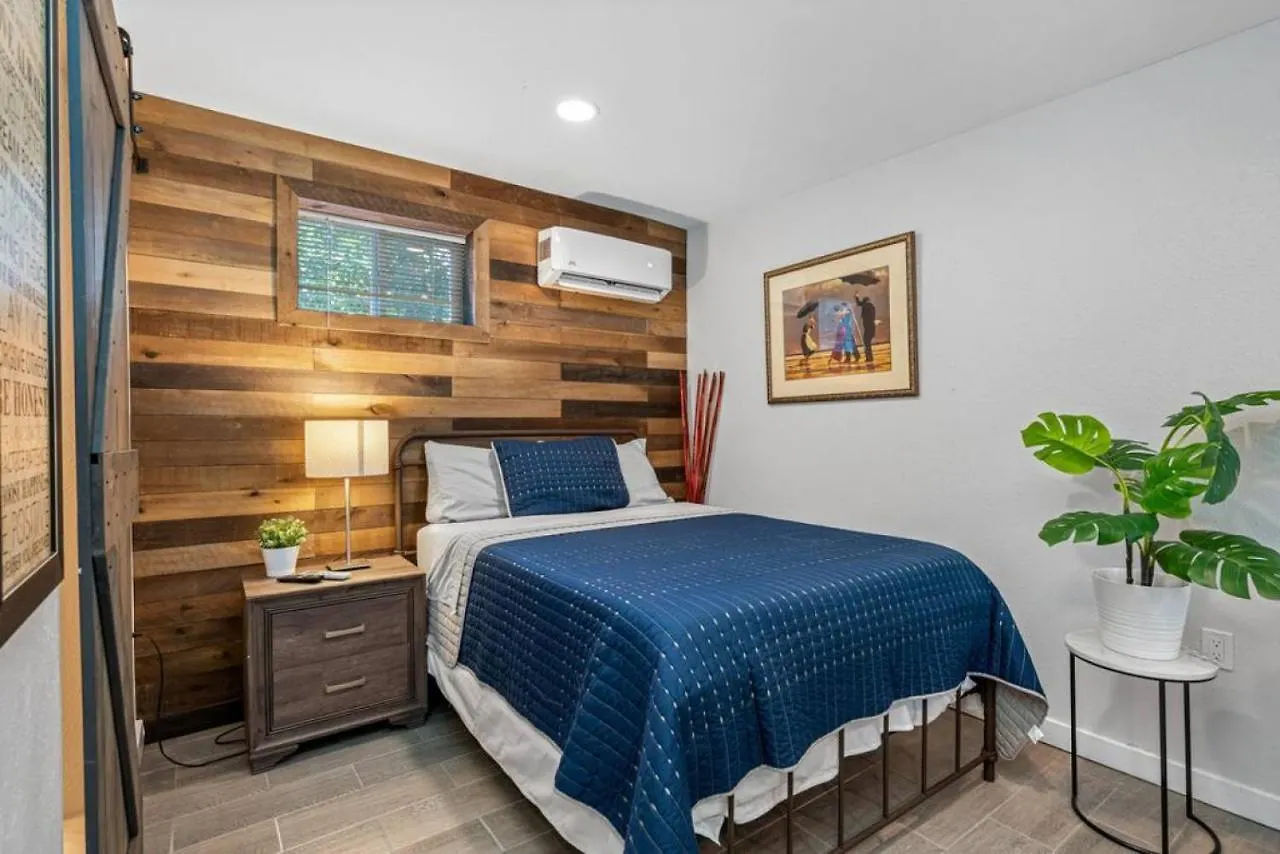 Apartment South Tampa Central Location Efficiency Suite