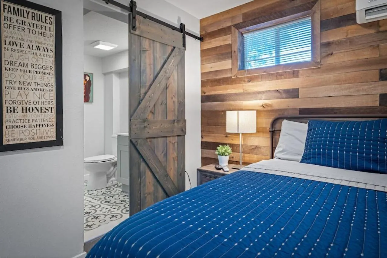 South Tampa Central Location Efficiency Suite Apartment