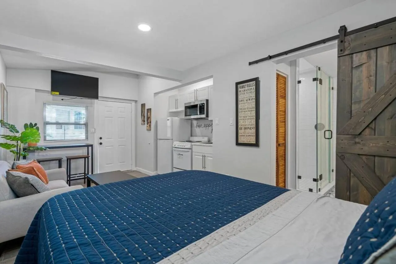 Apartment South Tampa Central Location Efficiency Suite United States
