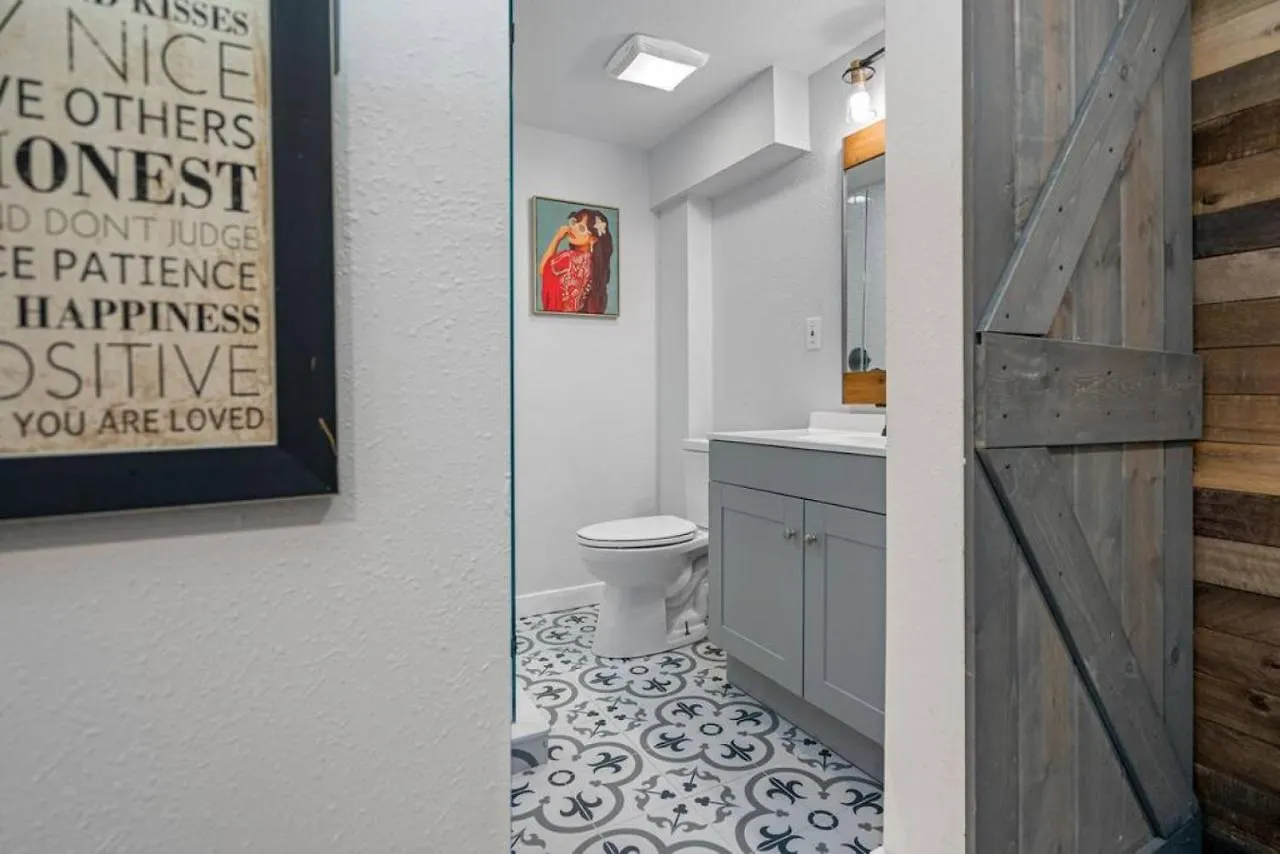 South Tampa Central Location Efficiency Suite Apartment