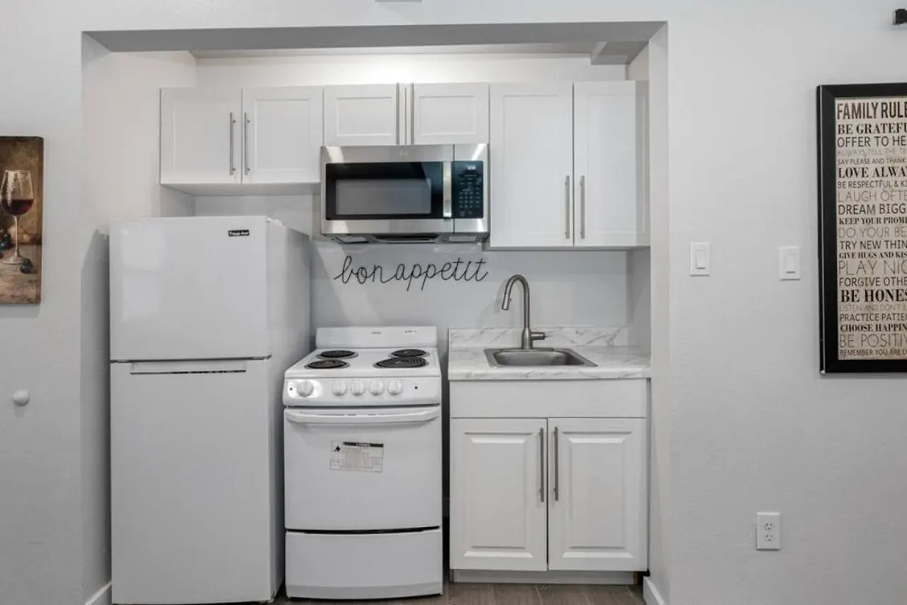 Apartment South Tampa Central Location Efficiency Suite