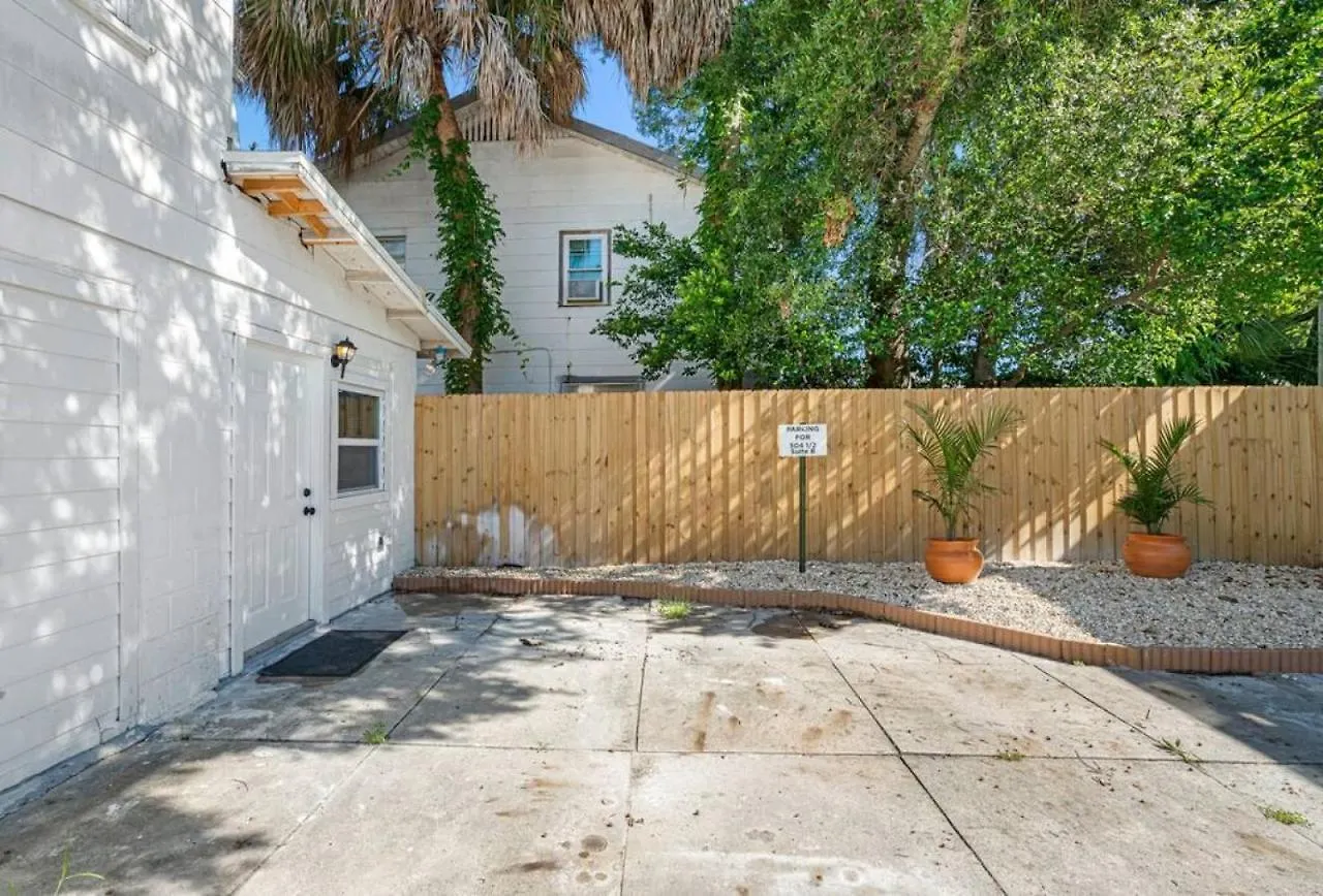 Apartment South Tampa Central Location Efficiency Suite